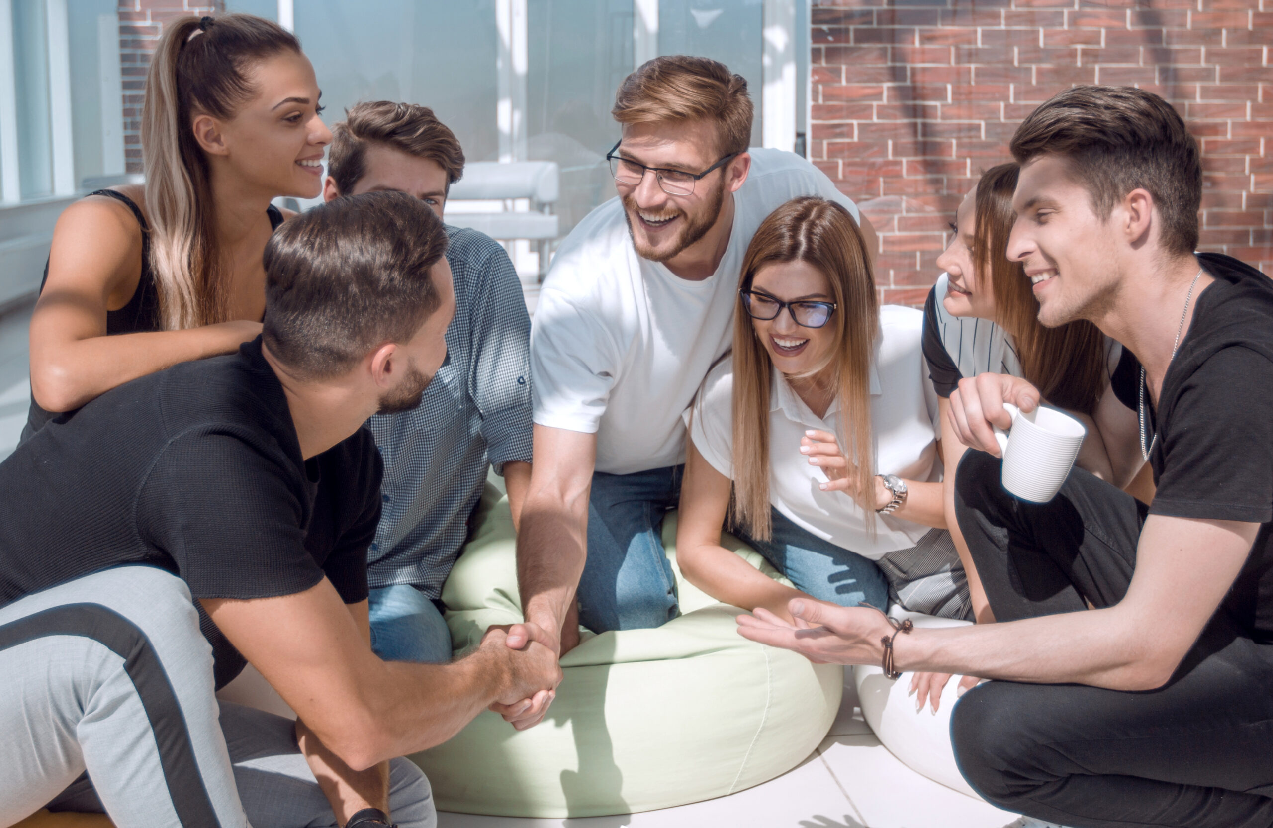 Firmy díky AI šetří čas a zvyšují tržby, ukazuje LinkedIn