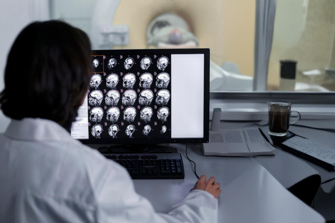 Jak nanomedikamenty, zobrazovací metody a AI společně bojují proti Alzheimerovi a Parkinsonovi